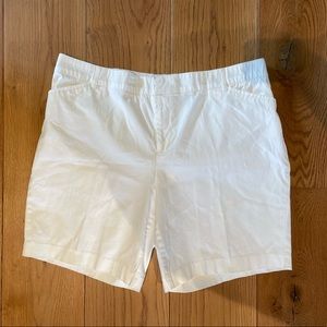 White Cotton Shorts womens size 18 in great condition. 8” inseem with 5% stretch